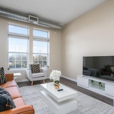 Private Bedroom Downtown Indy - Shared إنديانابوليس المظهر الخارجي الصورة