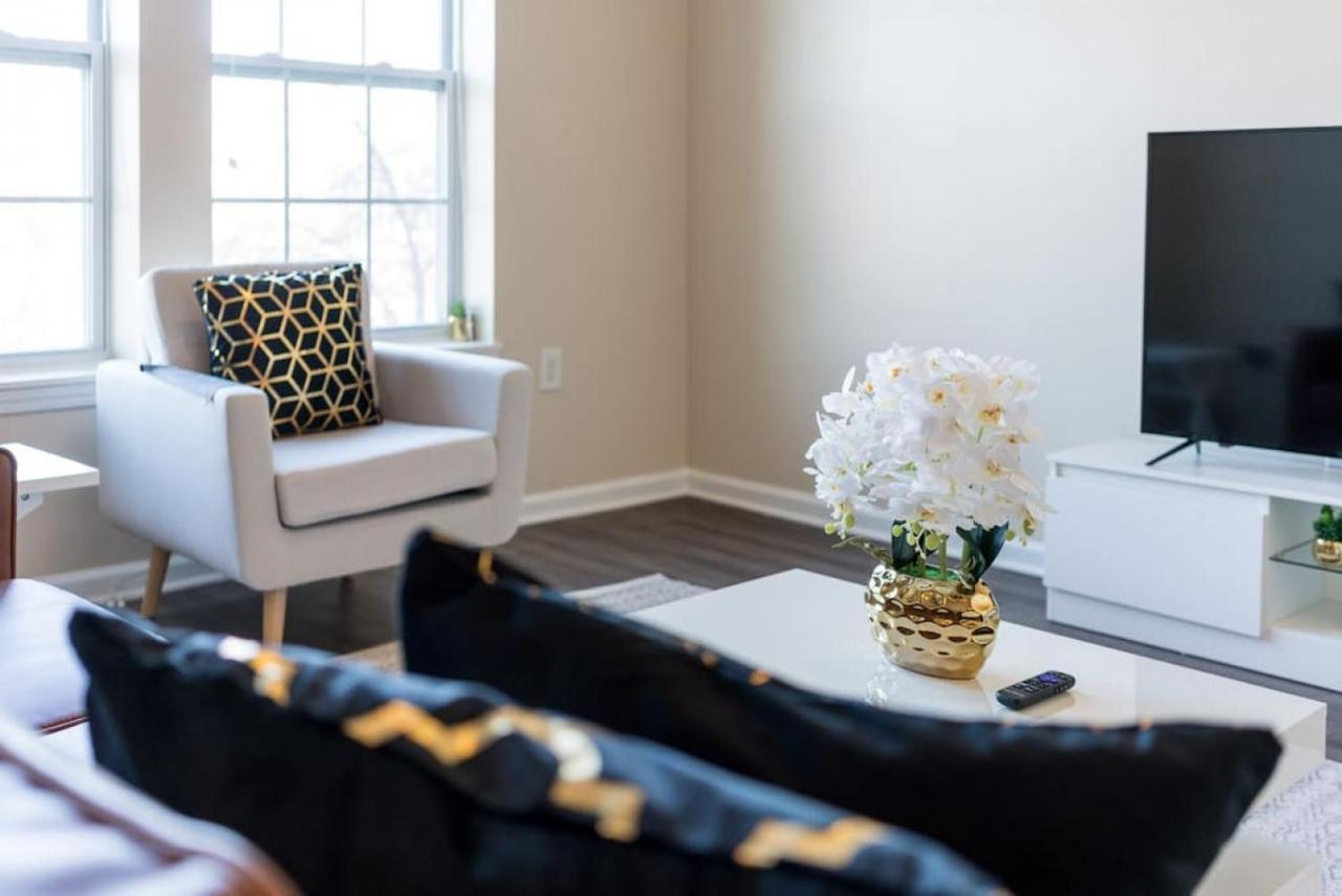 Private Bedroom Downtown Indy - Shared إنديانابوليس المظهر الخارجي الصورة