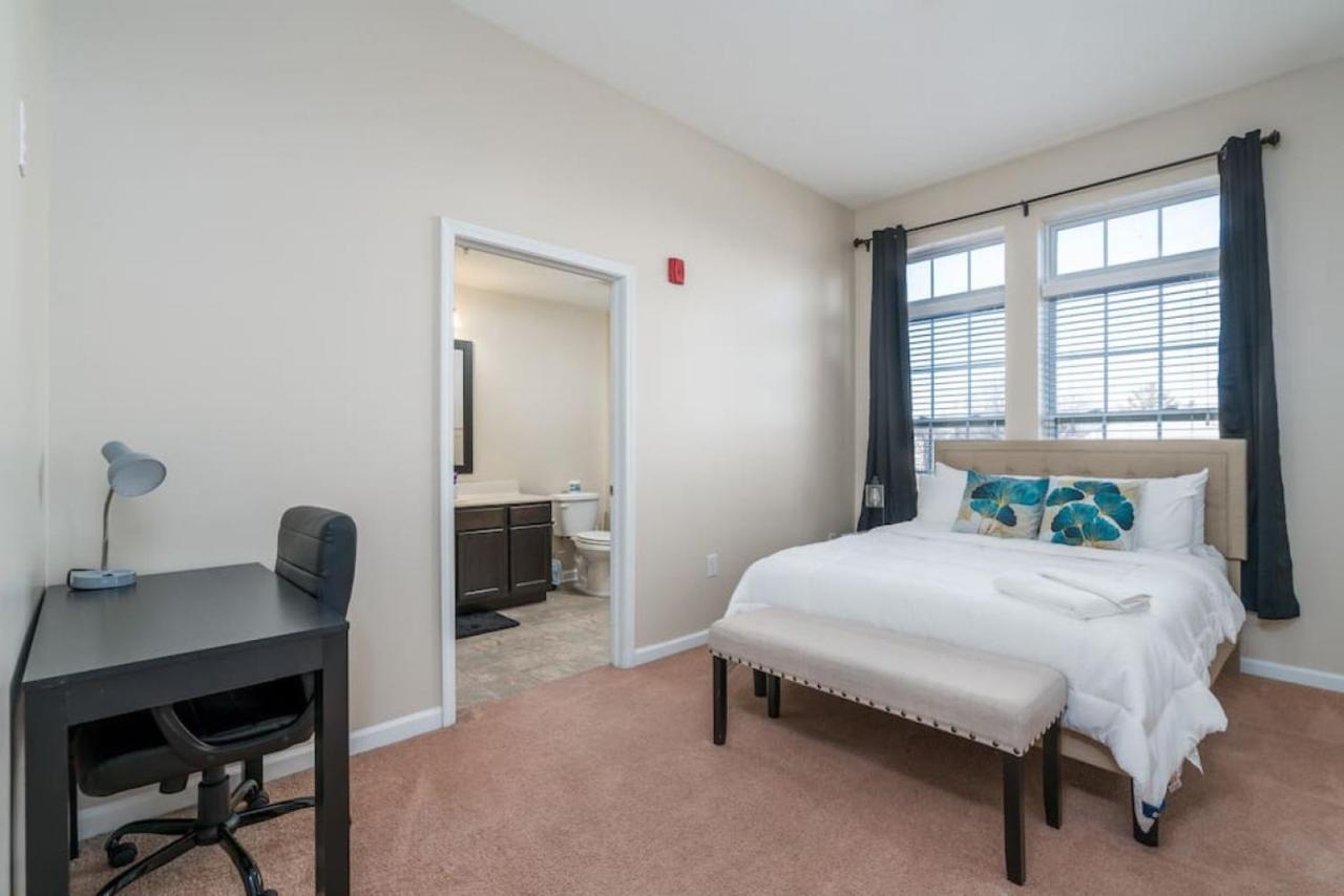 Private Bedroom Downtown Indy - Shared إنديانابوليس المظهر الخارجي الصورة