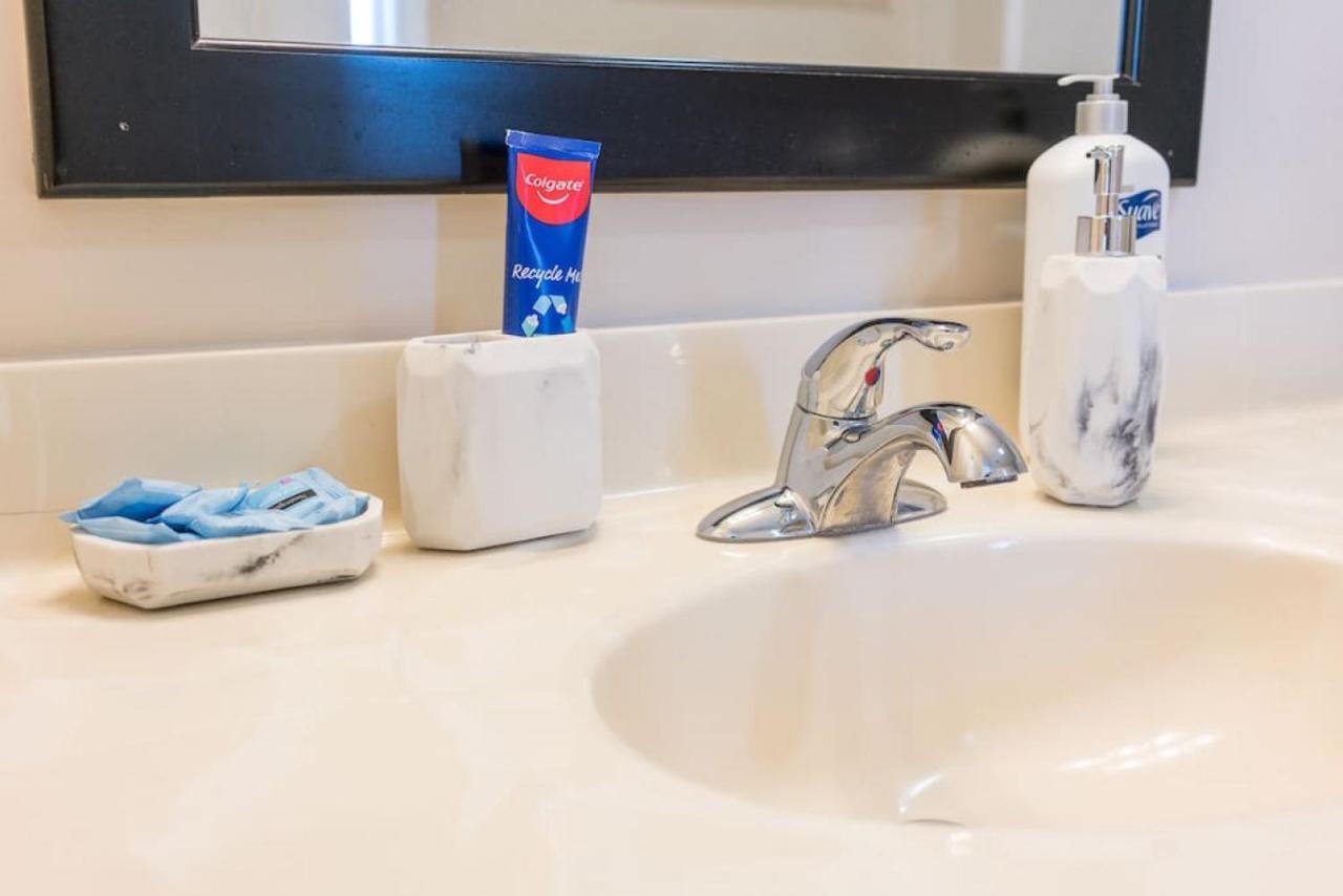 Private Bedroom Downtown Indy - Shared إنديانابوليس المظهر الخارجي الصورة